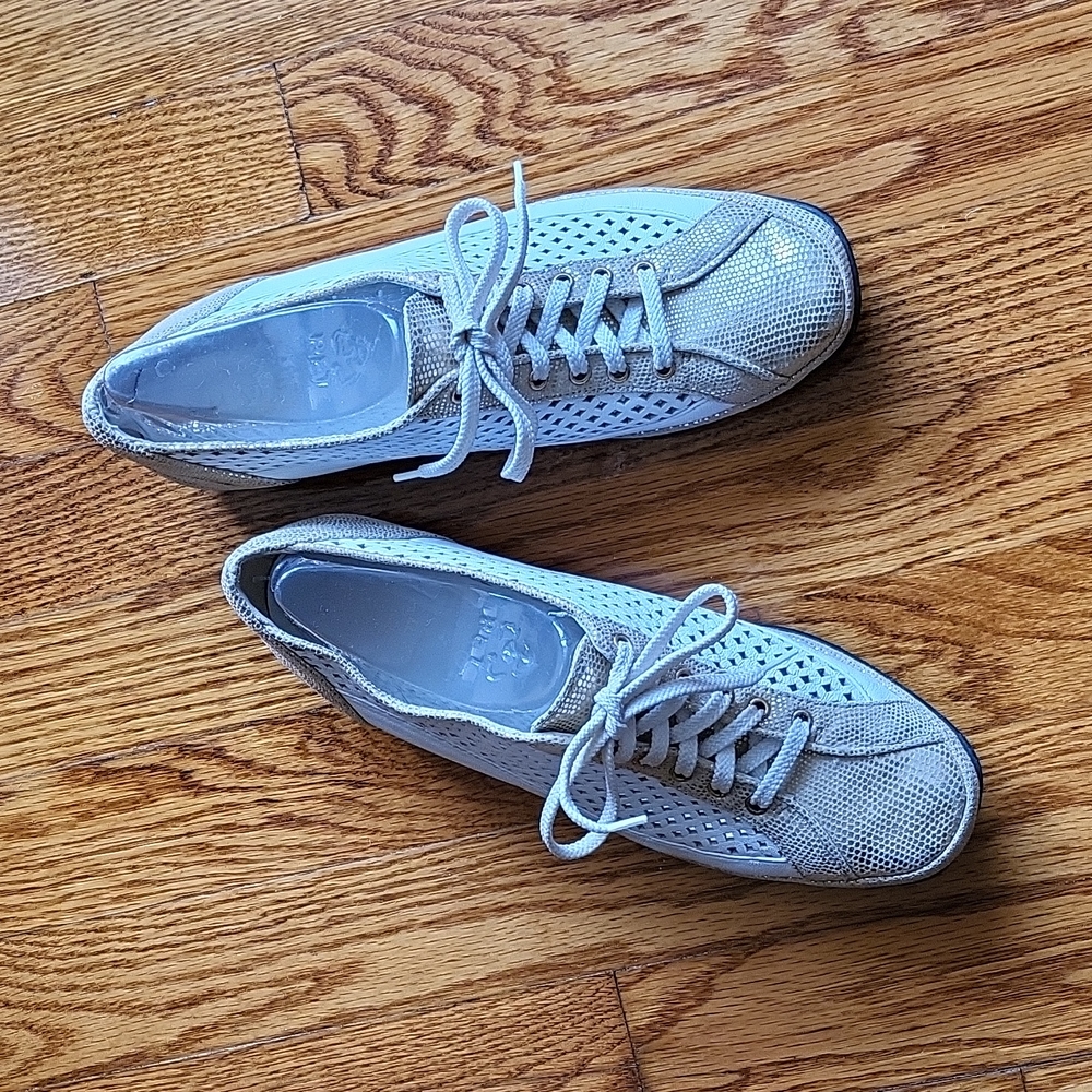 Amalfi by Rangoni EUC women's dazzling white & dazzling gold leather shoe 8.5 M